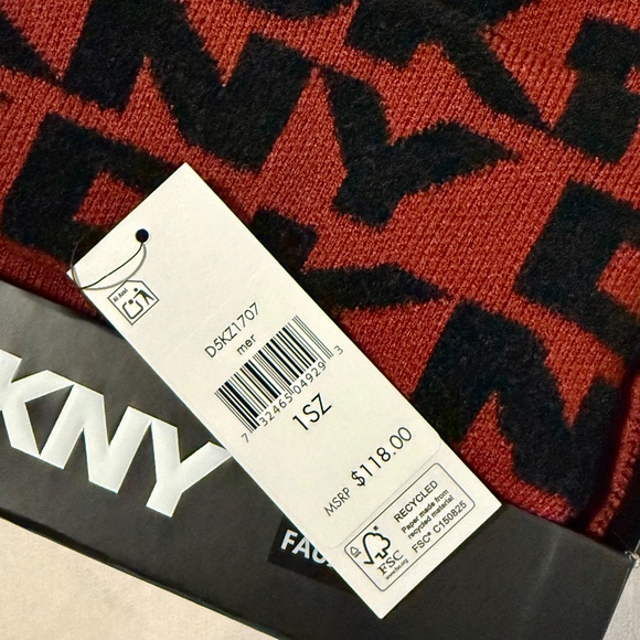 Brand New DKNY Women\'s Chenille Logo Faux Fur Pom Beanie & Scarf Boxed Gift Set